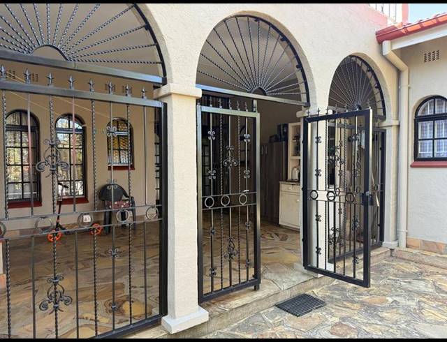 4 BEDROOM HOUSE FOR SALE IN OAKDENE